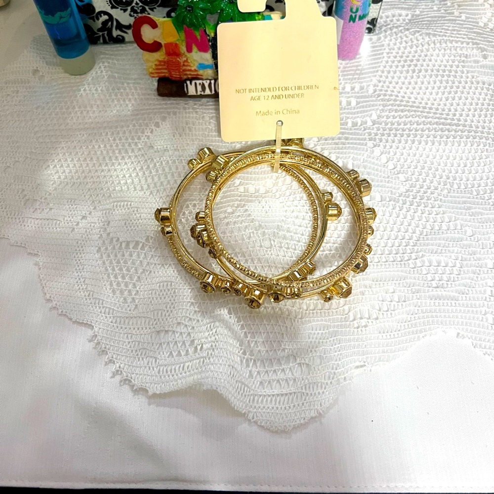 NWT Women Gold & Crystal Stones Bangle Set